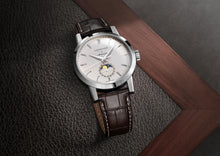 Laden Sie das Bild in den Galerie-Viewer, The Longines 1832 L48264922